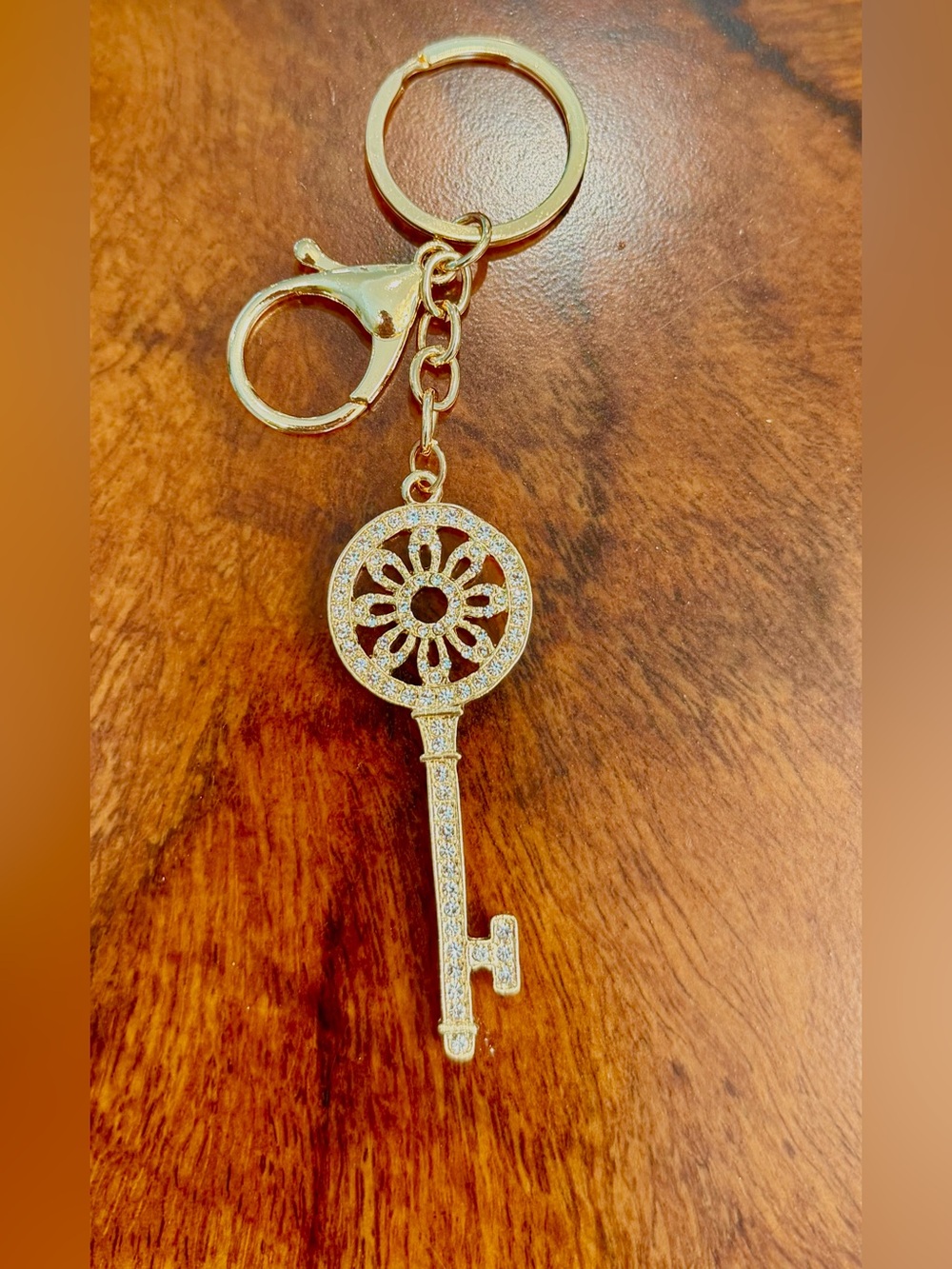 Gold Key Crystal Handbag / Keyring Charm  NWT - Picture 2 of 4